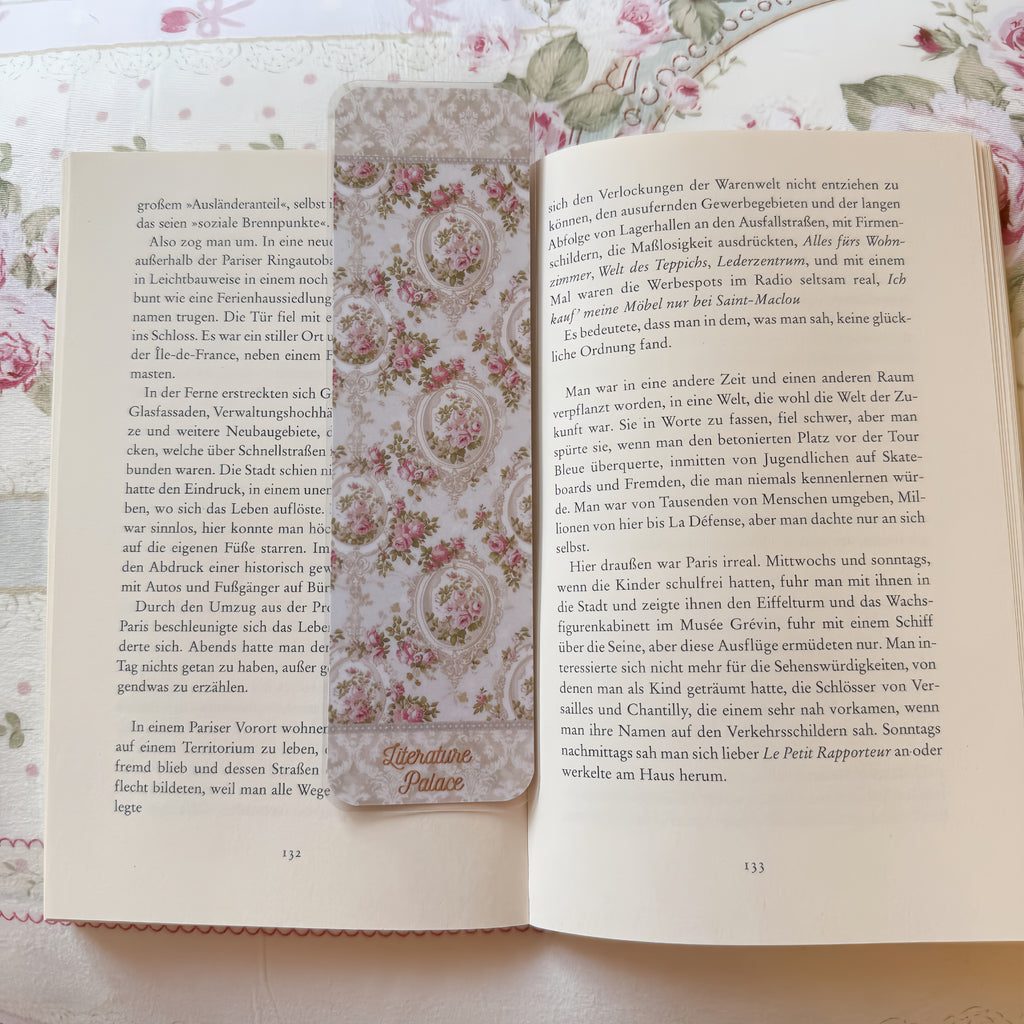 Lace & Literature 𝜗ৎ