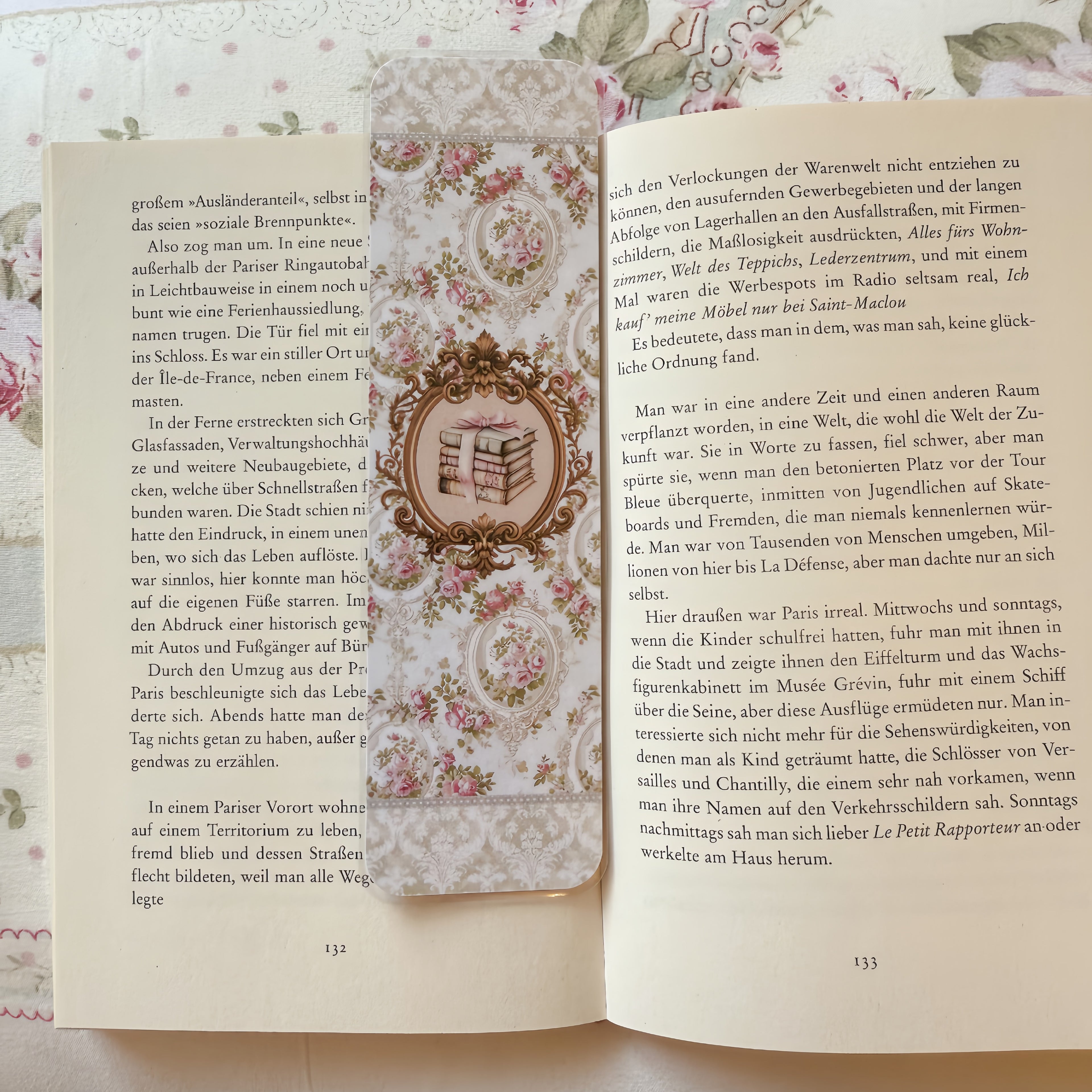 Lace & Literature 𝜗ৎ