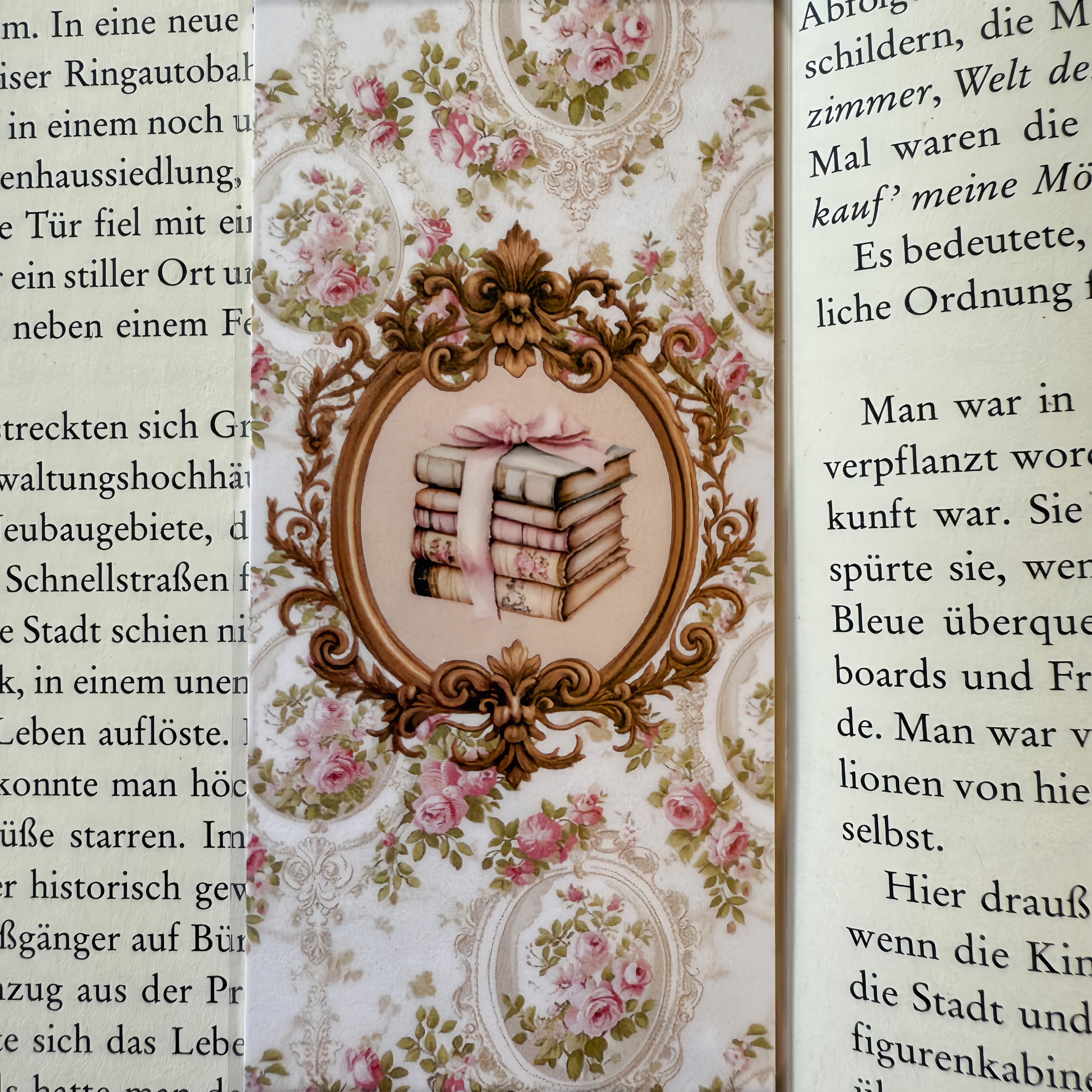 Lace & Literature 𝜗ৎ